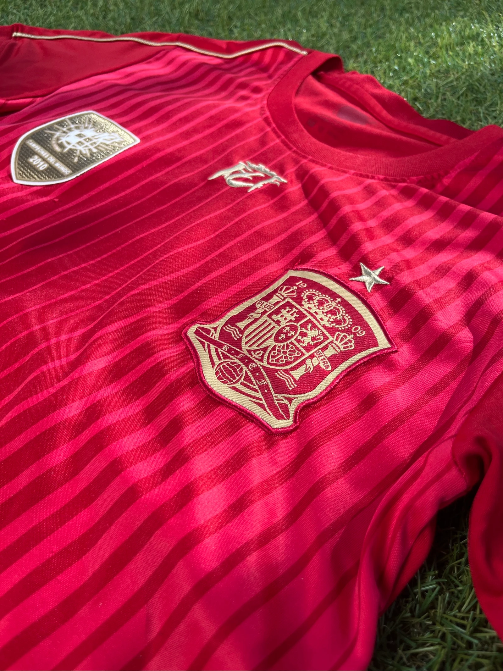 Camiseta Espanha | Campeões do Mundo 2010 | Vermelha | Tamanho 12 anos – photo 2